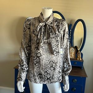 *NWT* Vince Camuto Snake Print Silky Blouse